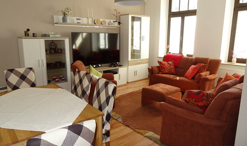 Your temporary home: Bright 2-room apartment with high-quality furnishings and a balcony.