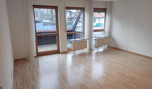 Helle und ruhige 2-Zimmer Wohnung in Nähe zum Kanal. Garage und Balkon vorhanden.