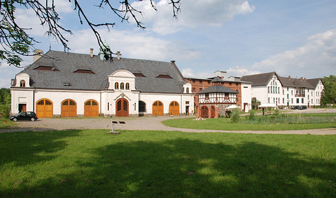 GUTSANLAGE (Teil-Nutzung in 12 Geb. + 5,3 ha. Grdst.) Nähe Müritz!