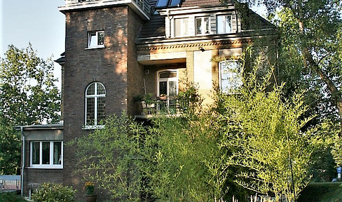 Room in 5-share apartment in Wilhelminian style villa in large park Garden floor Room no. 1