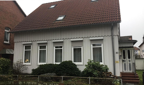 Affordable and large detached house in Uelzen: perfect for large families and craftsmen