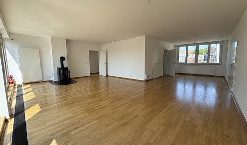Exclusive penthouse premium location in Berlin Mitte with underground parking space