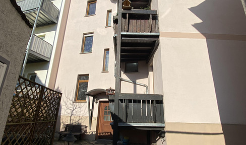 4 room apartment 100 m2, balcony, daylight bathroom with shower and bathtub in Altenburg