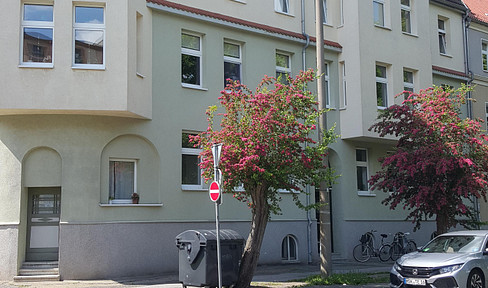 Modernized 4-room apartment in a historic building, located in the city center of Greifswald.