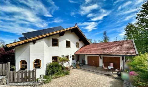Luxurious country villa in an idyllic location, close to the resort of Büchlberg; VB