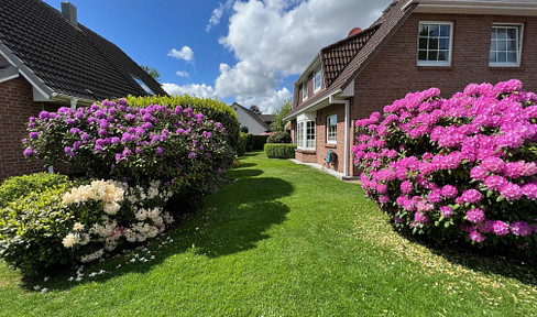 Attraktives Einfamilienhaus mit Vollkeller und Garage + Doppelcarport in Quickborn-Heide von privat