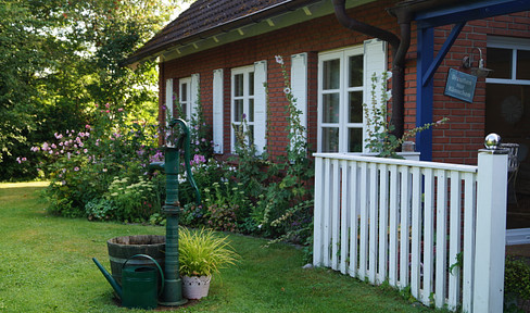 Großes Landhaus mit barrierefreier Einliegerwohnung und traumhaftem Garten