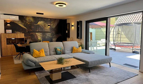 Exclusive two-house property in Karlsruhe-Daxlanden | Luxurious detached house at the rear + self-sufficient house at the front.