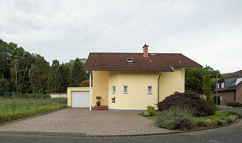 Freistehendes, massives Einfamilienhaus in einer beschaulichen Stichstraße ohne Durchgangsverkehr