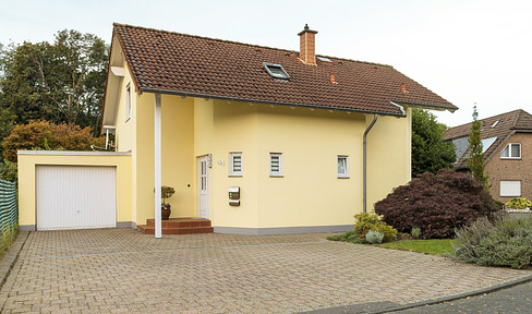 Freistehendes, massives Einfamilienhaus in einer beschaulichen Stichstraße ohne Durchgangsverkehr