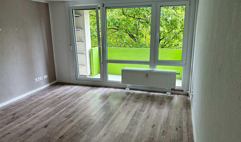 Bright 2-room apartment with balcony and fitted kitchen, located on the 2nd floor, with a parking space.