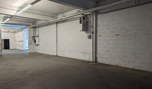 Unique storage, exhibition, operating and production space or workshop