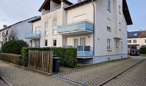 Bright, renovated, and furnished one-bedroom apartment, ideal for students and commuters.