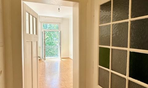 Wertbeständige Anlage: Lichtdurchfluteter, san. Altbau, 50m zum Einkaufen, Cafés, freier Blick, Ruhe