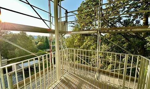 lichtdurchflutet und ruhig in frisch saniertem Altbau, 2 Balkone, Blick ins Grüne, TOP Infrastruktur