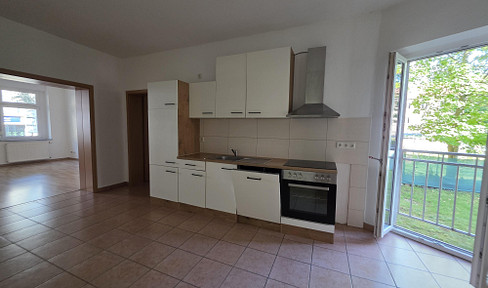 Helle Wohnung, Hochparterre mit Kamin und Einbauküche