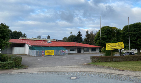 Commercial space suitable for warehousing, retail, or production; divisible.