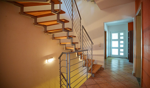 Light-flooded semi-detached house in Altenfurt