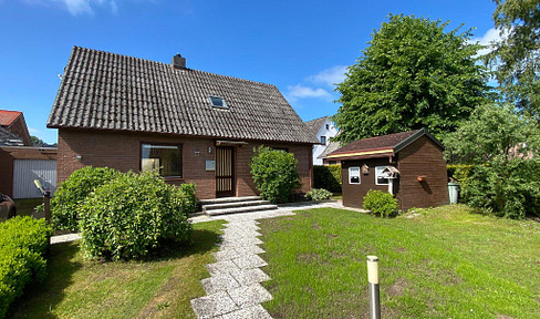 Detached house with garden for rent