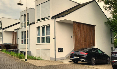 Erstbezug Haus im Haus mit Balkon und Terrasse: 4-Zimmer-Maisonettewhg über 2 Etagen