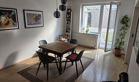Helle 2 Zimmer-Wohnung mit Balkon und Wohnküche