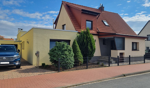 Spacious two-family house in Ronnenberg