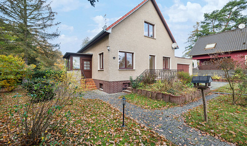 Family happiness on the Spree: your new home with an idyllic garden