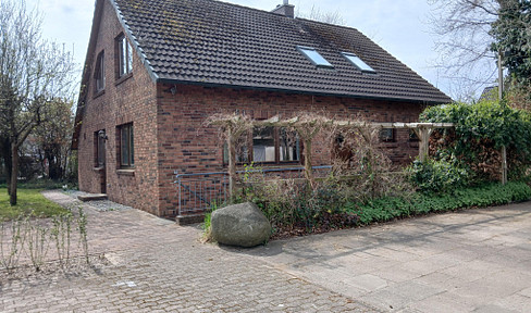 EFH / owner's apartment with commercial property