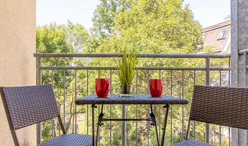 Fully furnished 2-room apartment with a balcony, located in a central area.