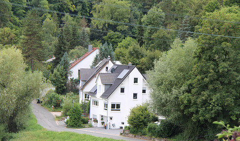 *No agent fees* Detached house in a quiet location in the resort town of Egloffstein. Energy performance certificate: A+.