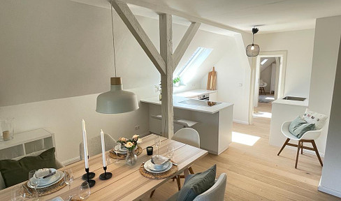 Refurbished family apartment with idyllic garden on the edge of Eppendorf // Commission-free