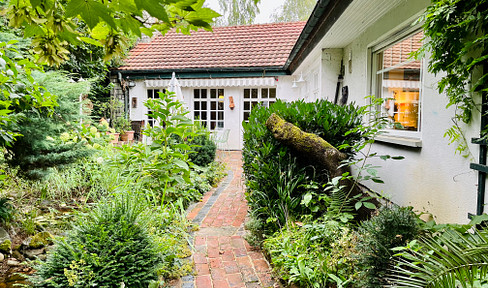 Charming detached house with an apartment on a spacious plot in a secluded location | commission-free