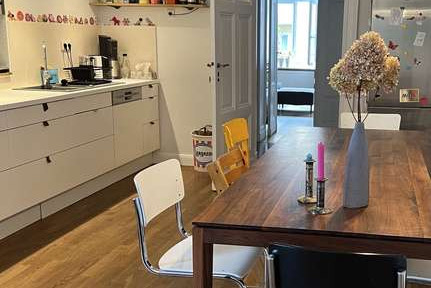 Tolle 4 Zimmer Altbauwohnung in Kreuzberg mit Wohnküche nahe Paul-Lincke Ufer, Südbalkon, Parkett