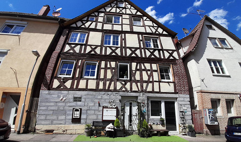 6-family half-timbered house, as an investment, in excellent condition.