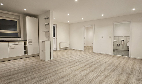 Moderne 4-Zi.-Wohnung mit Küche u. Garage in TBB