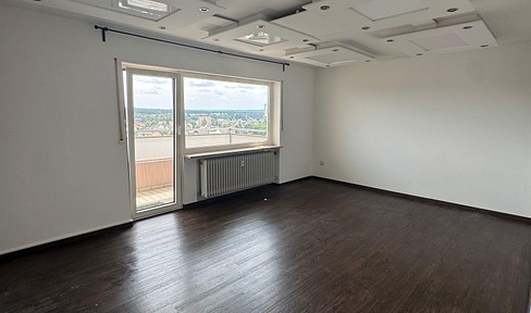Helle 2-Zimmer-Wohnung mit großer Loggia, Einbauküche und Weitblick
