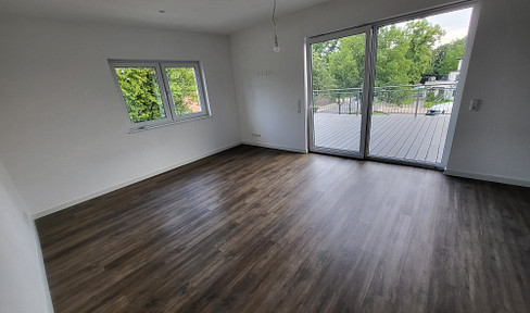 Exclusive 4-room penthouse apartment with spacious floor plan