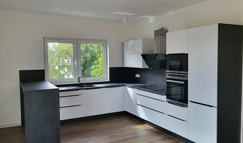 Exclusive 4-room penthouse apartment with spacious floor plan