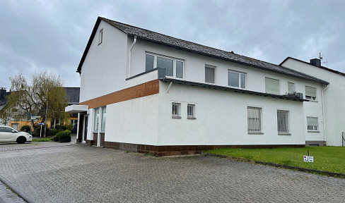 Zweifamilienhaus mit Gewerbeeinheit auf dem Mallendarer Berg