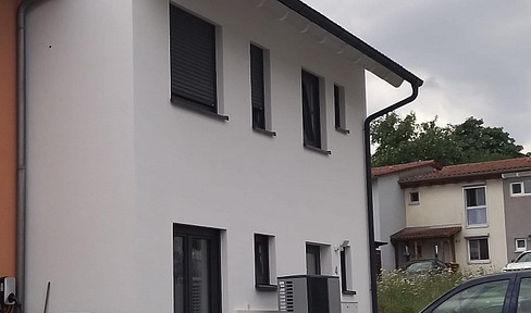 Maisonettewohnung mit großem Garten und einem Stellplatz. Energieklasse A+