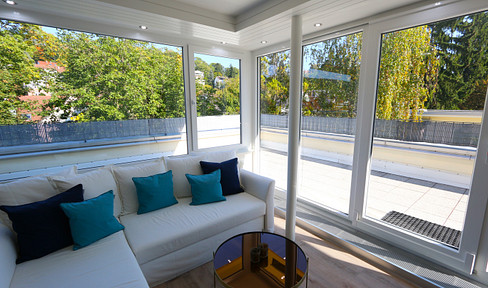 Chic penthouse in city location, fully furnished with air conditioning