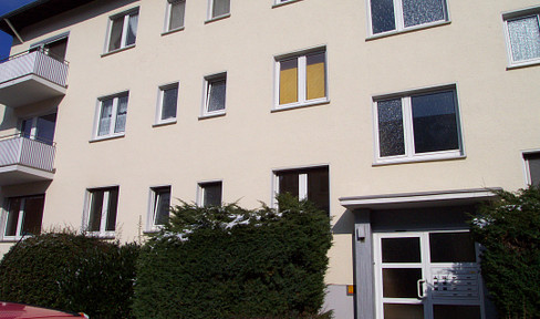 A renovated 3.5-room apartment near the Kaiserstraße district / court district