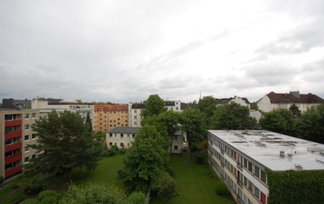 Beautiful 2-room apartment with south-facing balcony and panoramic view over Hamburg
