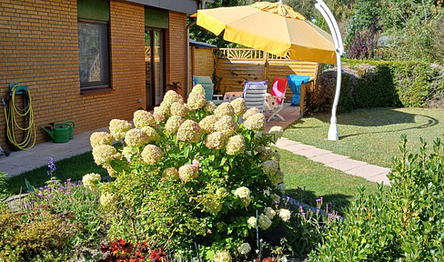 Barrier-free bungalow in well-kept gardens