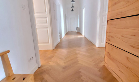 High-quality renovated Art Nouveau apartment in prime city center location