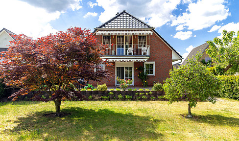 Erdgeschoss Wohnung Norderstedt Mitte mit großem Garten - möbliert inkl. Einbauküche