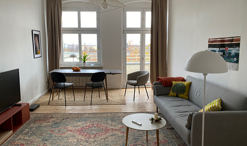 Young Urban Professionals or Couple! Flat with a View!
