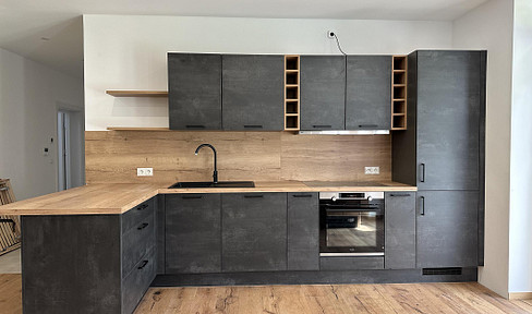 5-room ground floor apartment, with fitted kitchen, parquet flooring, terrace, and garden.