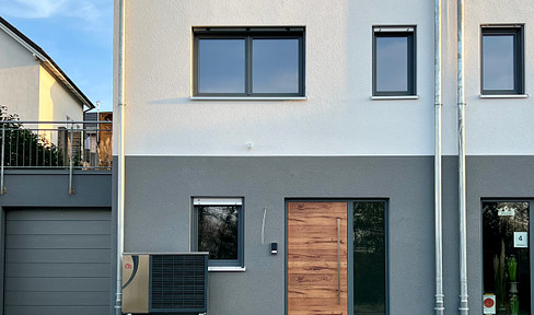 Schöne Doppelhaushälfte Neubau bezugsfertig mit Keller, Garage und Terrasse mit Garten