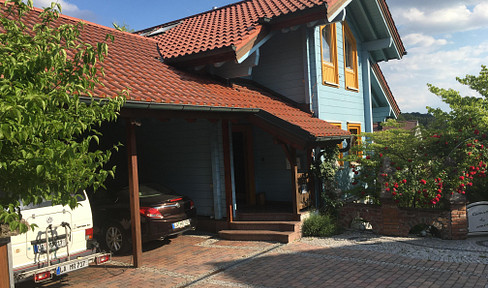 Am Waldrand gelegenes Einfamilienhaus mit ELW und parkähnlichem Garten